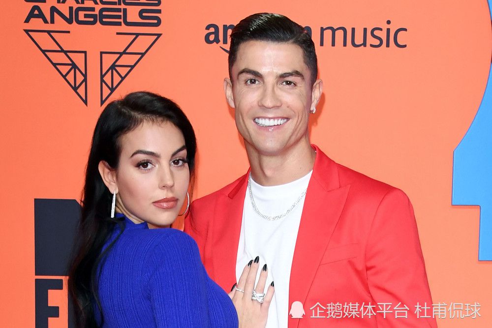 见此情形，他以为宋婉婷是在为过去的几番坎坷和磨难而感慨万分，于是急忙开口安慰：不好的事情都过去了，你现在是宋家家主，还是要坚强一些，向前看。